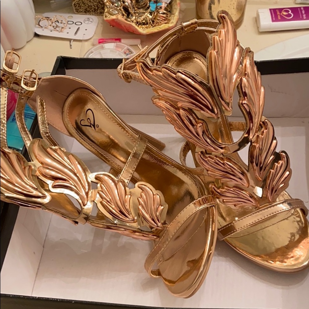 Rose gold 8.5 Windsor mock of designer shoes